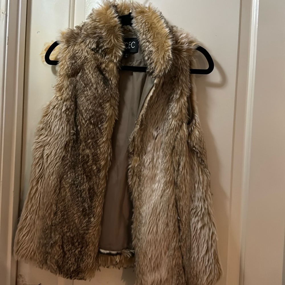 Never worn faux fur vest size small